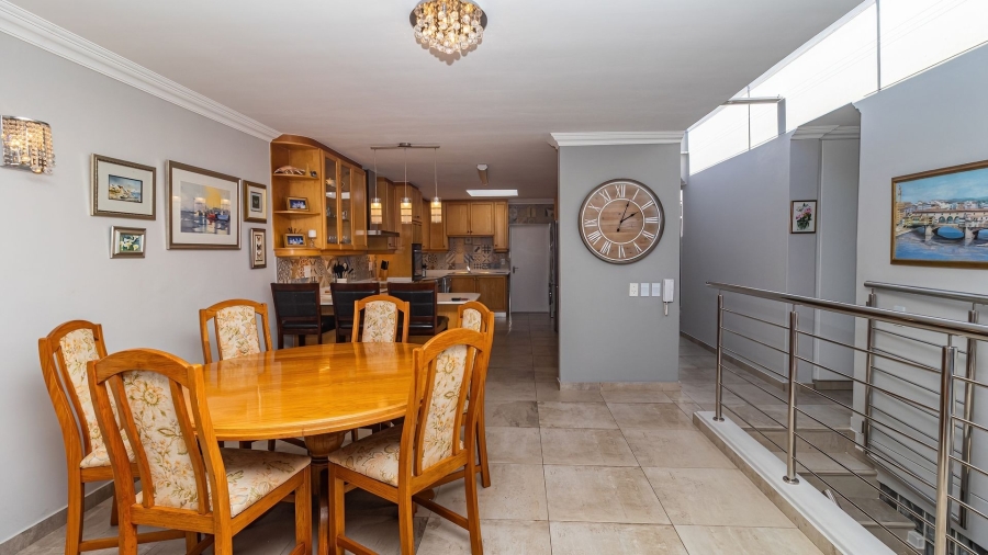 3 Bedroom Property for Sale in Bloubergstrand Western Cape
